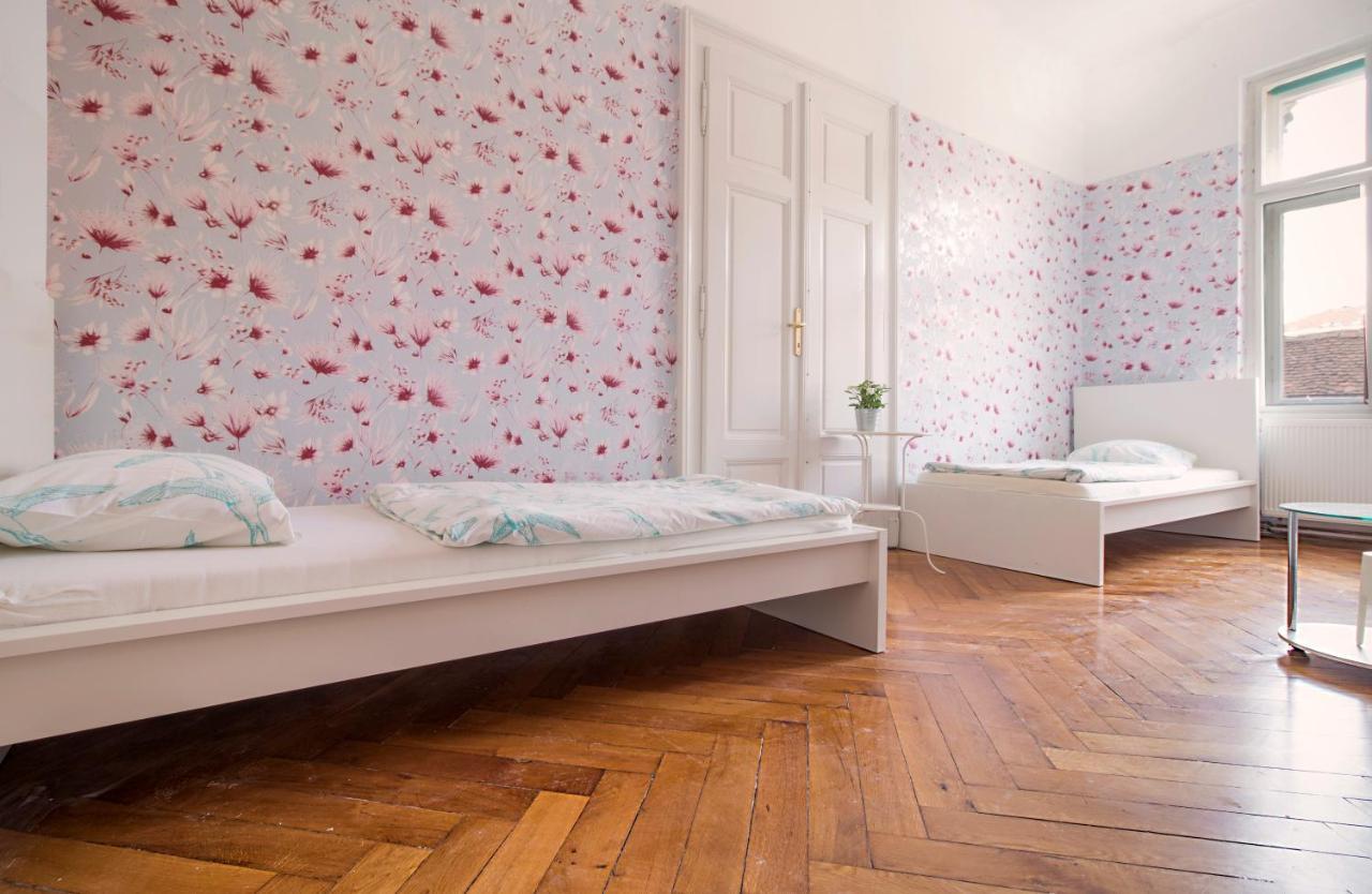 Guesthouse Centar 2 ザグレブ エクステリア 写真